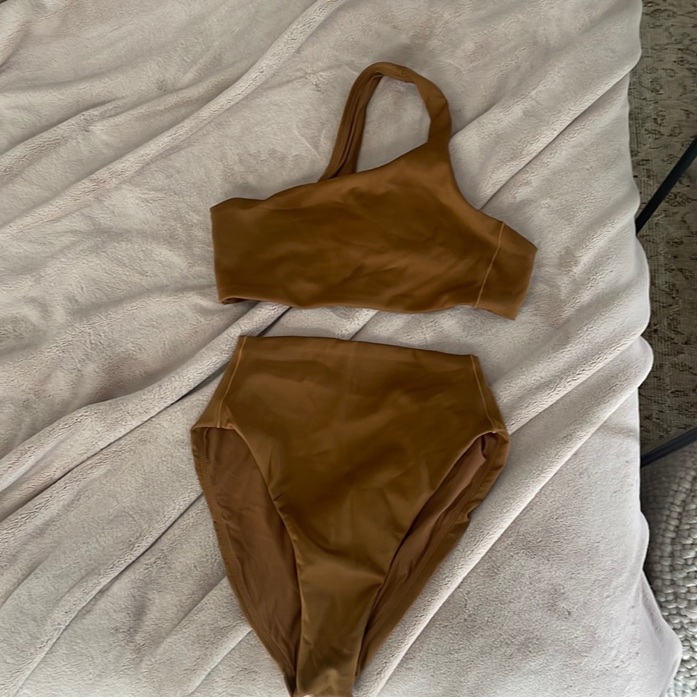 Left on Friday Offshore top M and Hi Hi bottoms S